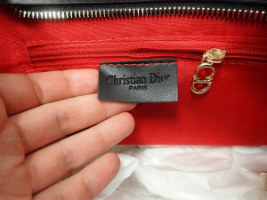 Fejky kam až oko dohlédne, celníci provětrali asijskou tržnici a zadrželi tisíce padělků luxusních značek