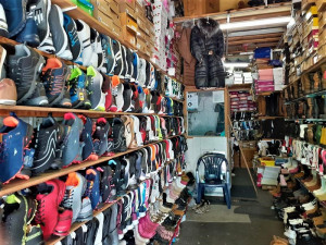 Fejky kam až oko dohlédne, celníci provětrali asijskou tržnici a zadrželi tisíce padělků luxusních značek