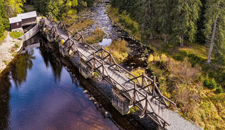 Odložená oprava slavného šumavského mostu poblíž Modravy začne ještě letos, pro turisty se uzavře 18. října