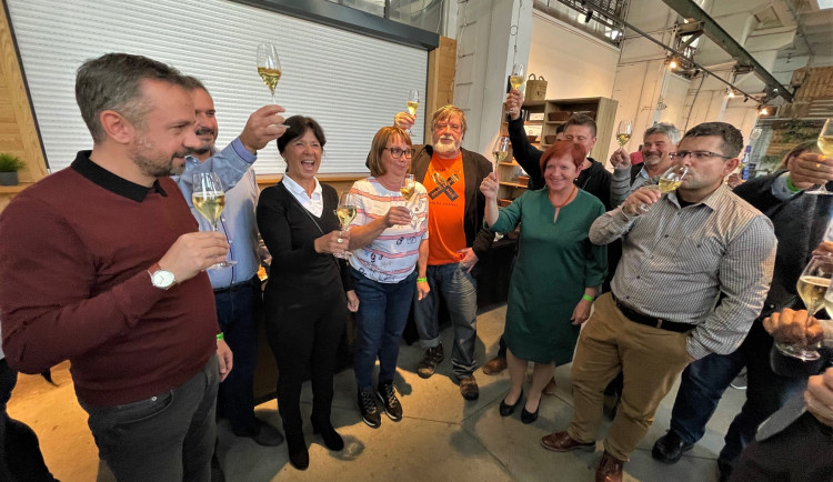 Koalice SPOLU oslavuje volební výsledek