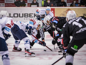 Západočeské derby ovládly Karlovy Vary, Indiáni na ledě soupeře padli 3:0