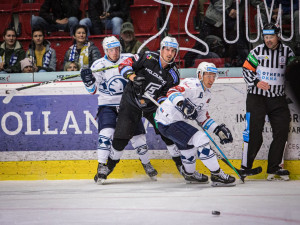 Západočeské derby ovládly Karlovy Vary, Indiáni na ledě soupeře padli 3:0