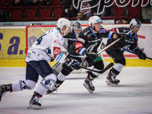 Západočeské derby ovládly Karlovy Vary, Indiáni na ledě soupeře padli 3:0