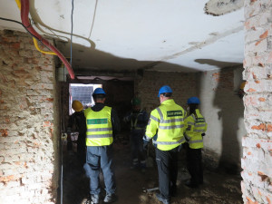 Celníci si došlápli na fabriky i ubytovny, během kontrol odhalili desítky cizinců, kteří porušili zákon