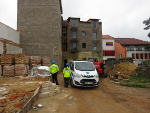 Celníci si došlápli na fabriky i ubytovny, během kontrol odhalili desítky cizinců, kteří porušili zákon
