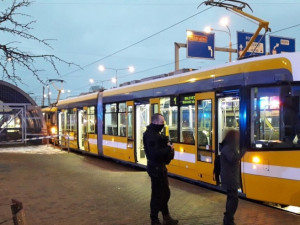 Tramvaj usmrtila seniora, přecházel vozovku mimo přechod