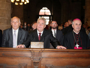 Prezident Miloš Zeman si během své květnové návštěvy Plzně v roce 2014 prohlédl katedrálu sv. Bartoloměje.