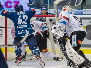 Díky drtivému tlaku v závěru utkání porazili hokejisté Plzně pražskou Spartu 5:4