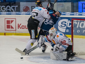 Díky drtivému tlaku v závěru utkání porazili hokejisté Plzně pražskou Spartu 5:4