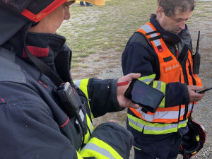 Dronaři z Plzně posilují spolupráci s IZS, záběry z jejich kamer dostanou okamžitě hasiči i policisté