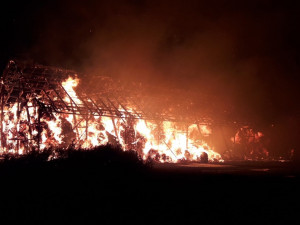 Požár seníku způsobil škodu za 2,5 milionu korun, zřejmě jde o dílo žháře