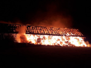 Požár seníku způsobil škodu za 2,5 milionu korun, zřejmě jde o dílo žháře