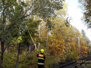 Silný vítr trápí hlavně Domažlicko a Klatovsko, hasiči mají na kontě desítky výjezdů