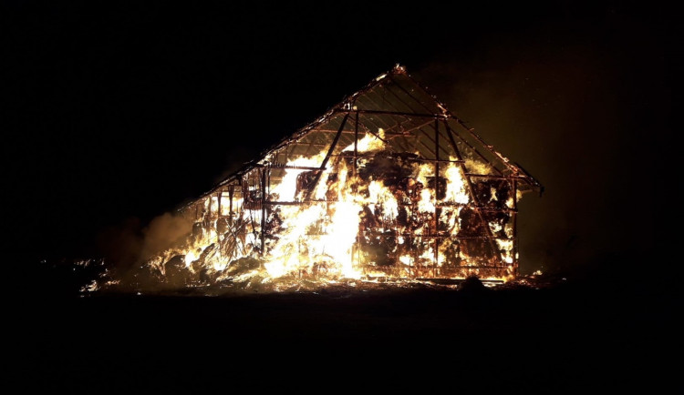 Při požáru seníku vznikla škoda za 2,5 milionu korun