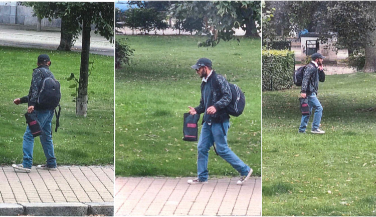Drzý zloděj okradl spícího muže poblíž zastávky, natočila ho kamera