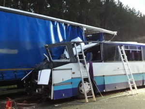Nepozornost řidiče autobusu stála život jedné cestující, muž od soudu odešel s podmínkou