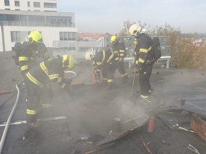 Hořelo na střeše objektu plzeňské fakultní nemocnice na Borech, kde sídlí oddělení dialýzy