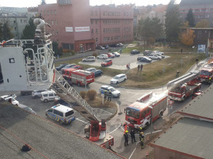Hořelo na střeše objektu plzeňské fakultní nemocnice na Borech, kde sídlí oddělení dialýzy