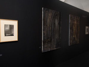 Západočeská galerie vystavuje fotografie J. Sudka a malby J. Špaňhela s tématem chrámu sv. Víta