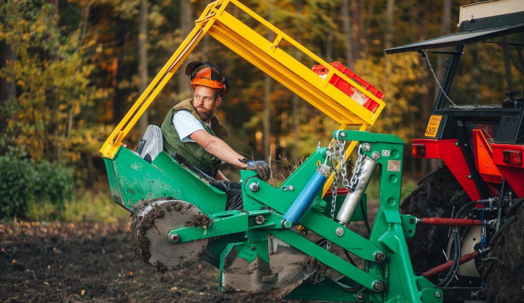 size4-size4-16352357888159-139-egd-zavadi-rizenou-vysadbu-rostlin-kolem-vedeni-ma-minimalizovat-kaceni-kvuli-dodrzeni-ochranneho-pa