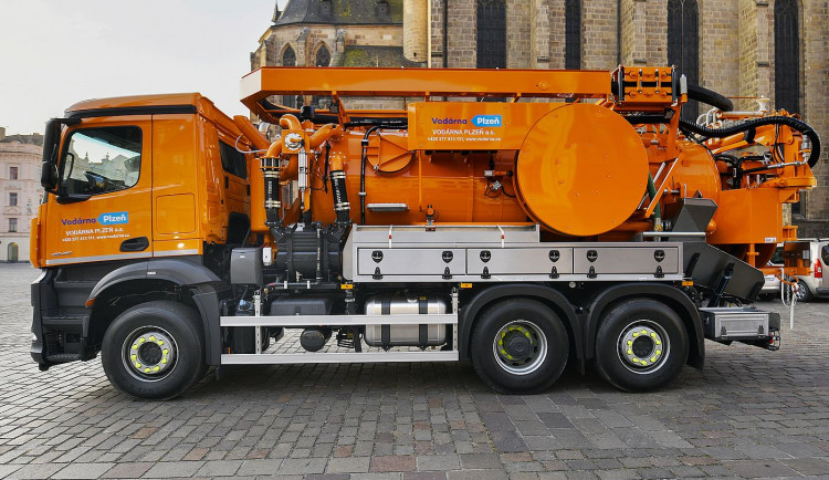 Do terénu vyráží v Plzni nové fekální vozidlo za 11 milionů, jde o pojízdnou čistírnu odpadních vod