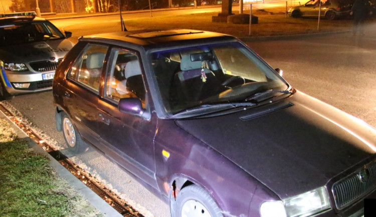 Nezletilý mladík si půjčil auto svých rodičů, daleko však nedojel
