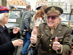 Zemřel americký válečný veterán Marion Kirkham (99), účastník Slavností svobody