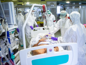 V nemocnicích v Plzeňském kraji přibývá pacientů s covidem, převažují neočkovaní