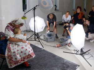 Kromě základního pětičlenného týmu pomáhají s projektem i odborníci a poradci