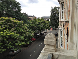 Plzeňský dům v centru Bruselu sídlí na velmi dobré adrese