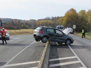 Druhou motoristku uvěznila betonová zábrana