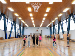 Základní škola se dočkala rekonstrukce za 56 milionů, nová je fasáda, okna i střechy