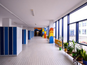 Základní škola se dočkala rekonstrukce za 56 milionů, nová je fasáda, okna i střechy