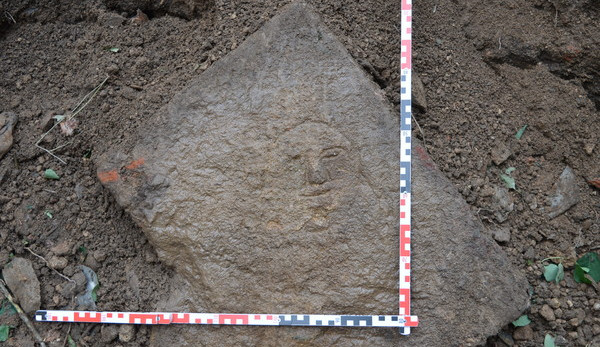Archeology překvapil středověký smajlík i staré pohřebiště u zaniklé kaple plaského kláštera