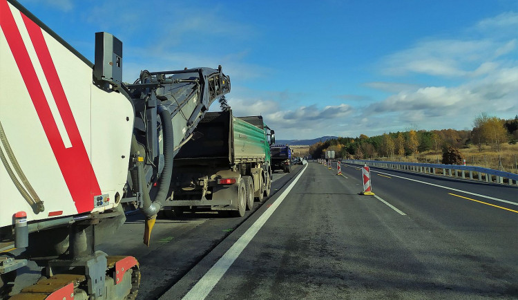 Končí další nepříjemná uzavírka na dálnici D5, motoristům se opět otevírá cesta od Plzně na Prahu