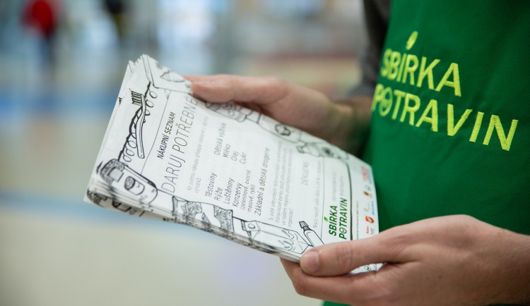 Poslední dodávky jsme dostali před půl rokem, potravinovým bankám se ztenčují zásoby