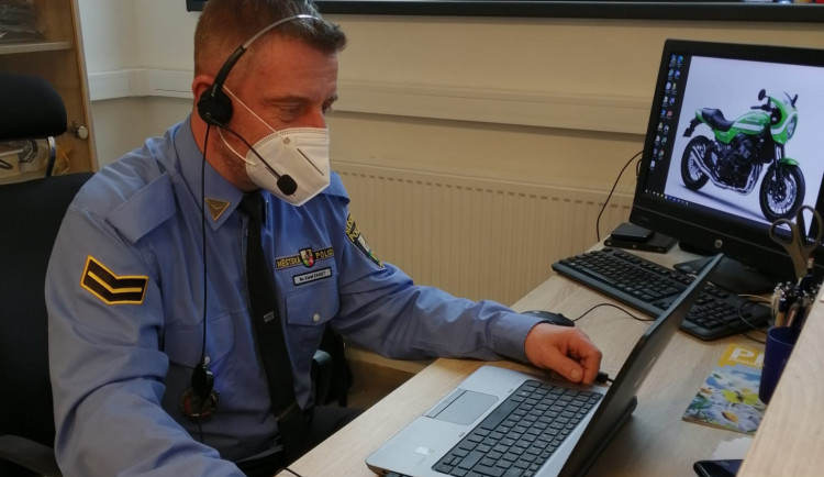 Během svátku přibylo v Plzeňském kraji 661 nakažených, strážníci opět pomohou hygieně s trasováním