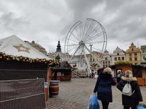 Na náměstí vyrostlo obří ruské kolo, vyrobené bylo speciálně pro Plzeň