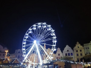 Ruské kolo vyrobené pro plzeňské vánoční trhy budí značné rozpaky