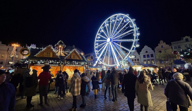Zahájení adventních trhů vzali Plzeňané útokem, největším trhákem je milované i nenáviděné ruské kolo