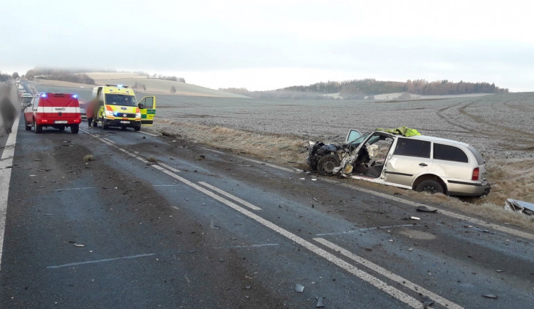 Namrzlá vozovka způsobila od rána řadu dopravních nehod na Klatovsku, policie uzavřela část silnice I/22