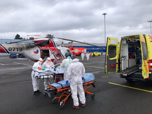 Armáda vyčlenila jeden vrtulník letecké záchranné služby z Líní u Plzně pro transporty pacientů s covidem