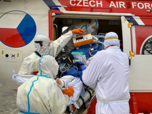 Armáda vyčlenila jeden vrtulník letecké záchranné služby z Líní u Plzně pro transporty pacientů s covidem