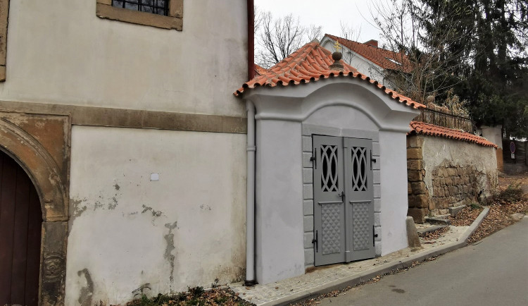 Barokní kaplička v Plzni na Roudné prošla rekonstrukcí, z nenápadné památky je skvost