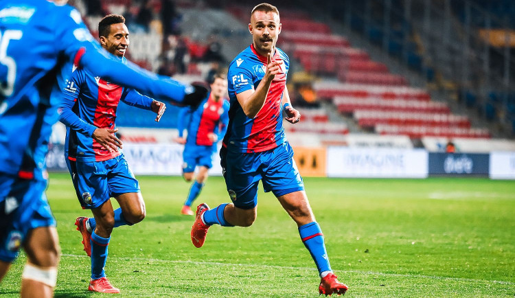 Viktorián Luděk Pernica uctil tradičním knírem Movember a přispěl k vysoké výhře nad Bohemians