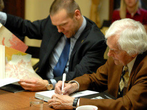 Miroslav Zikmund na návštěvě Plzně s primátorem Martinem Baxou