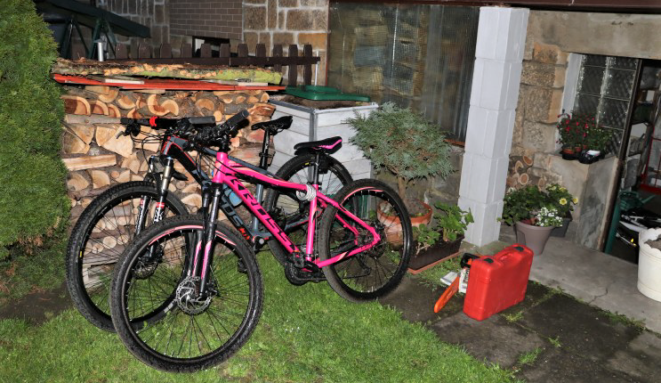 Pachatelé si lup připravili na zahradě, nakonec utekli s prázdnýma rukama