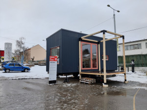 Malé domky na kolech jsou stále oblíbenější, pár metrů vystačí i pro čtyřčlennou rodinu