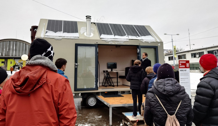 Malé domky na kolech jsou stále oblíbenější, pár metrů vystačí i pro čtyřčlennou rodinu
