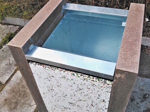 Recyklované lavičky z betonu, demoliční suti a plastu budou bytelnější a designově nápadité